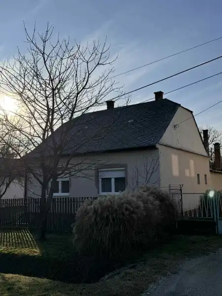 Eladó családi ház, Pusztaszentlászló 2 szoba 80 m² 32 M Ft