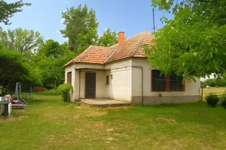 Eladó családi ház, Vásárosmiske 1 szoba 60 m² 15.9 M Ft + Áfa