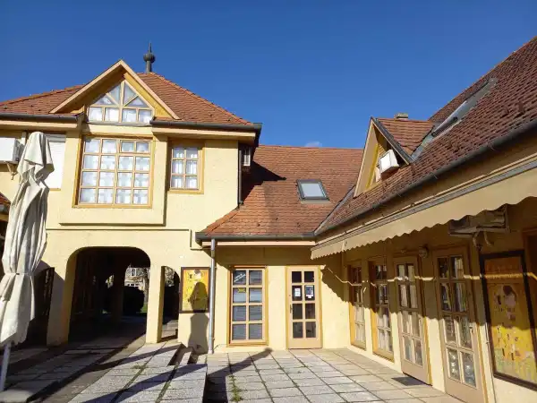 Eladó üzlethelyiség utcai bejáratos, Lenti 160 m² 39.8 M Ft